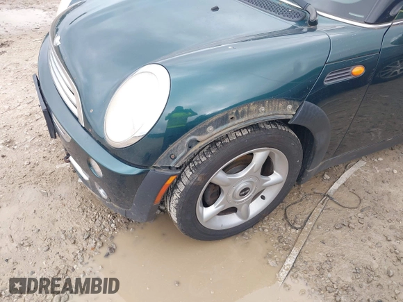 2006 MINI Hardtop with VIN WMWRC33566TK67977, listed as a IAAI auction lot 42538539 with 121,650 mi miles and . Bid and sale history available at DreamBid. Image 6.
