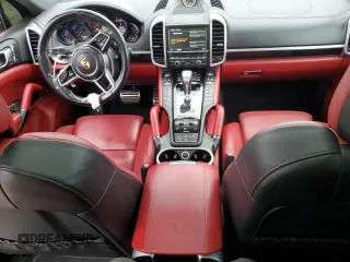 2016 Porsche Cayenne GTS z VIN WP1AD2A27GLA76651, wystawiony jako Copart lot #52693515 z przebiegiem 86 235 mil mil oraz Tytuł czysty. Historia ofert i sprzedaży dostępna na DreamBid. Obrazek 8.