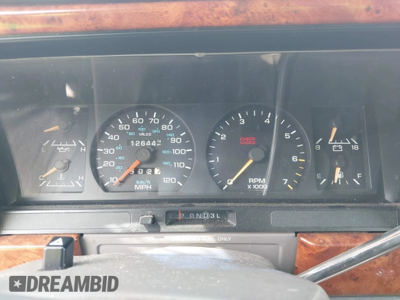 1993 Chrysler LeBaron z VIN 3C3XA563XPT521111, wystawiony jako IAAI lot #42172837 z przebiegiem 126 445 mil mil oraz . Historia ofert i sprzedaży dostępna na DreamBid. Obrazek 7.