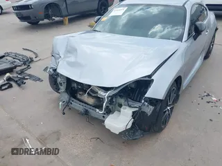 2023 Toyota 86 z VIN JF1ZNBC15P8759916, wystawiony jako IAAI lot #42160271 z przebiegiem 28 360 mil mil oraz . Historia ofert i sprzedaży dostępna na DreamBid. Obrazek 6.