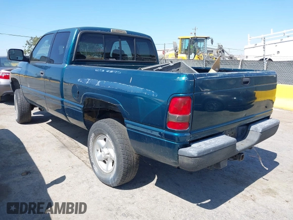1997 Dodge 1500 z VIN 3B7HF13Z1VG800682, wystawiony jako IAAI lot #42527964 z przebiegiem 180 888 mil mil oraz . Historia ofert i sprzedaży dostępna na DreamBid. Obrazek 3.