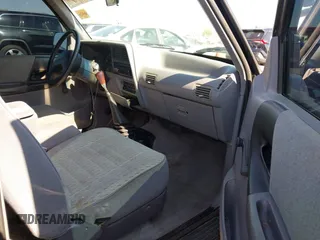 1993 Ford Ranger STX z VIN 1FTCR14A6PPB80601, wystawiony jako IAAI lot #42436006 z przebiegiem 59 656 mil mil oraz . Historia ofert i sprzedaży dostępna na DreamBid. Obrazek 5.