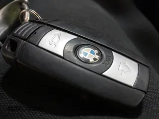 2015 BMW Z4 sDrive28i with VIN WBALL5C51FJ997681, listed as a IAAI auction lot 41323332 with 47,991 mi miles. Bid and sale history available at carsss.com. Image 11.