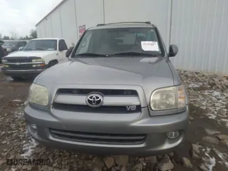 2007 Toyota Sequoia SR5 with VIN 5TDZT34A77S285533, listed as a IAAI auction lot 41393297 with 235,791 mi miles. Bid and sale history available at carsss.com. Image 13.