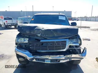 2003 GMC Sierra 1500HD SLE z VIN 1GTGC13U53F203980, wystawiony jako IAAI lot #41206524 z przebiegiem 309 414 mil mil oraz . Historia ofert i sprzedaży dostępna na DreamBid. Obrazek 13.