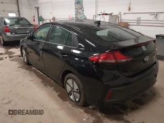 2018 Hyundai Ioniq Blue z VIN KMHC65LC9JU068768, wystawiony jako IAAI lot #42274667 z przebiegiem 282 000 mil mil oraz . Historia ofert i sprzedaży dostępna na DreamBid. Obrazek 3.