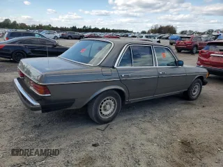 1984 Mercedes-Benz 300 with VIN WDBAB33A3EA157882, listed as a Copart auction lot 76098034 with 185,136 mi miles and Clean Title. Bid and sale history available at carsss.com. Image 3.