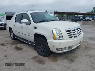 2010 Cadillac Escalade EXT z VIN 3GYVKLEF4AG171775, wystawiony jako IAAI lot #42413511 z przebiegiem Nie podano mil oraz . Historia ofert i sprzedaży dostępna na DreamBid. Obrazek 1.
