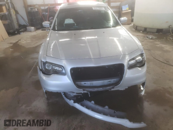 2020 Chrysler 300 S z VIN 2C3CCABT4LH187457, wystawiony jako Copart lot #83415084 z przebiegiem 59 900 mil mil oraz Szkody całkowita. Historia ofert i sprzedaży dostępna na DreamBid. Obrazek 5.