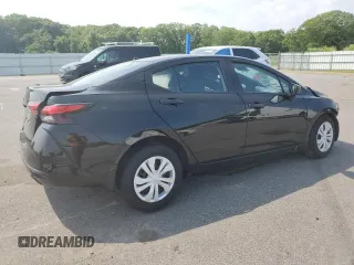 2024 Nissan Versa S z VIN 3N1CN8DV8RL927835, wystawiony jako Copart lot #59790805 z przebiegiem 9 015 mil mil oraz Szkoda całkowita • Salvage title. Historia ofert i sprzedaży dostępna na DreamBid. Obrazek 3.