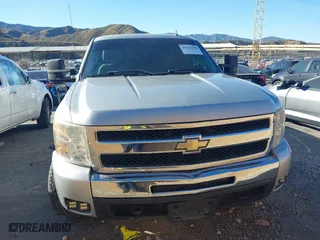 2010 Chevrolet Silverado 1500 LT with VIN 1GCSKSE35AZ261428, listed as a IAAI auction lot 41643928 with 136,282 mi miles. Bid and sale history available at carsss.com. Image 12.