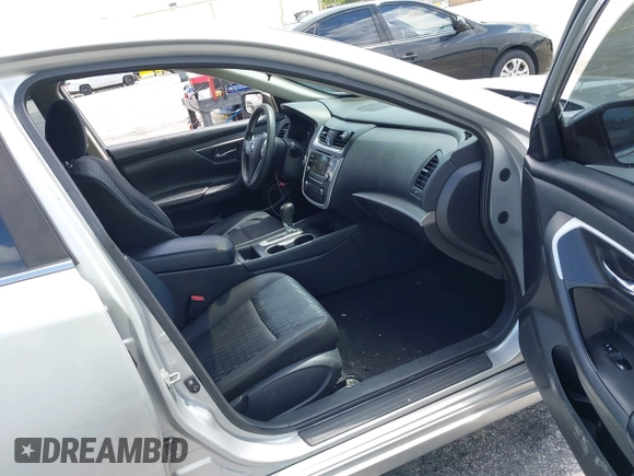 2016 Nissan Altima 2.5 S with VIN 1N4AL3AP1GN320391, listed as a IAAI auction lot 42207672 with 129,754 mi miles. Bid and sale history available at carsss.com. Image 5.