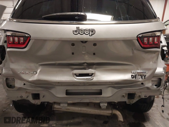 2019 Jeep Compass Latitude with VIN 3C4NJDBB6KT812711, listed as a IAAI auction lot 41565166 with 69,582 mi miles and . Bid and sale history available at carsss.com. Image 19.