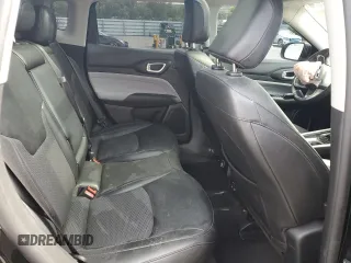 2022 Jeep Compass Latitude z VIN 3C4NJCBB0NT218033, wystawiony jako Copart lot #58291025 z przebiegiem 25 212 mil mil oraz Nie do naprawy • Non repairable. Historia ofert i sprzedaży dostępna na DreamBid. Obrazek 11.