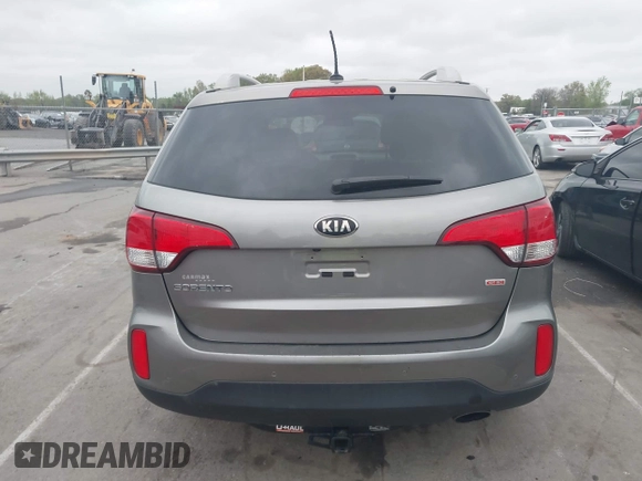 2015 Kia Sorento LX with VIN 5XYKTCA69FG572045, listed as a IAAI auction lot 41960132 with 152,400 mi miles. Bid and sale history available at carsss.com. Image 16.