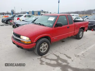 2002 Chevrolet S-10 LS with VIN 1GCDT19W928196725, listed as a IAAI auction lot 41460012 with 191,621 mi miles. Bid and sale history available at carsss.com. Image 2.