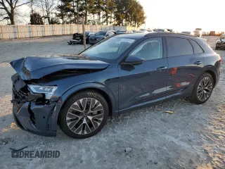2024 Audi Q8 e-tron Premium Plus z VIN WA15AAGE3RB052230, wystawiony jako Copart lot #85685314 z przebiegiem 9250 mil mil oraz Szkody całkowita. Historia ofert i sprzedaży dostępna na DreamBid. Obrazek 1.
