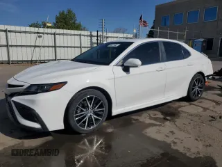 2022 Toyota Camry SE z VIN 4T1G11AK7NU659691, wystawiony jako Copart lot #55521445 z przebiegiem 51 314 mil mil oraz Szkoda całkowita • Salvage title. Historia ofert i sprzedaży dostępna na DreamBid. Obrazek 1.