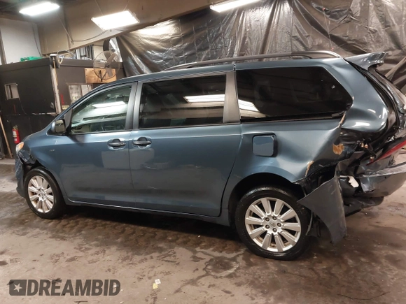 2017 Toyota Sienna XLE with VIN 5TDDZ3DC5HS164964, listed as a IAAI auction lot 41516182 with 62,287 mi miles and . Bid and sale history available at DreamBid. Image 14.