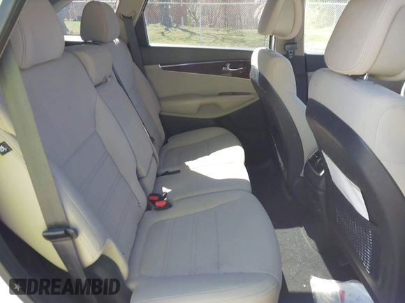 2016 Kia Sorento LX with VIN 5XYPG4A3XGG031027, listed as a IAAI auction lot 41890786 with 222,258 mi miles. Bid and sale history available at carsss.com. Image 8.