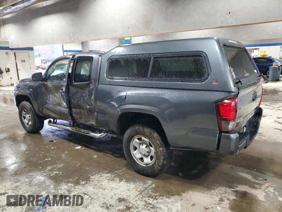2018 Toyota Tacoma SR z VIN 5TFSX5EN1JX058679, wystawiony jako Copart lot #45236605 z przebiegiem 106 306 mil mil oraz Szkoda całkowita • Salvage title. Historia ofert i sprzedaży dostępna na DreamBid. Obrazek 2.