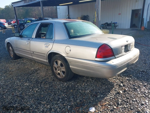 2005 Ford Crown Victoria LX with VIN 2FAFP74W95X166416, listed as a IAAI auction lot 41526872 with 195,589 mi miles. Bid and sale history available at carsss.com. Image 3.