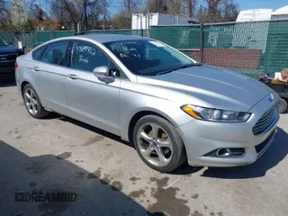 2013 Ford Fusion SE with VIN 3FA6P0HR0DR357389, listed as a IAAI auction lot 41929402 with 122,864 mi miles. Bid and sale history available at carsss.com. Image 1.