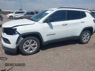 2024 Jeep Compass Latitude with VIN 3C4NJDBN2RT138917, listed as a IAAI auction lot 42761232 with 34,502 mi miles and . Bid and sale history available at DreamBid. Image 19.