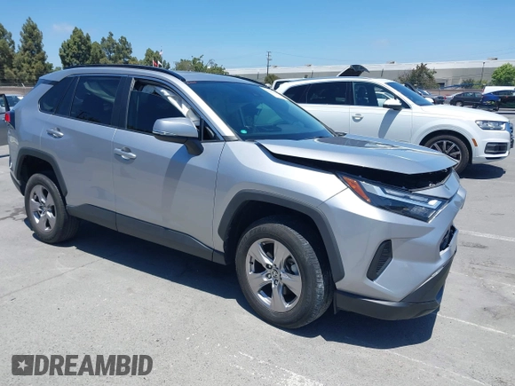 2022 Toyota RAV4 XLE z VIN 2T3W1RFV5NC213609, wystawiony jako IAAI lot #42561113 z przebiegiem 22 125 mil mil oraz . Historia ofert i sprzedaży dostępna na DreamBid. Obrazek 1.