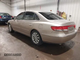 2006 Hyundai Azera SE with VIN KMHFC46F56A095383, listed as a IAAI auction lot 42373827 with 189,091 mi miles and . Bid and sale history available at DreamBid. Image 3.