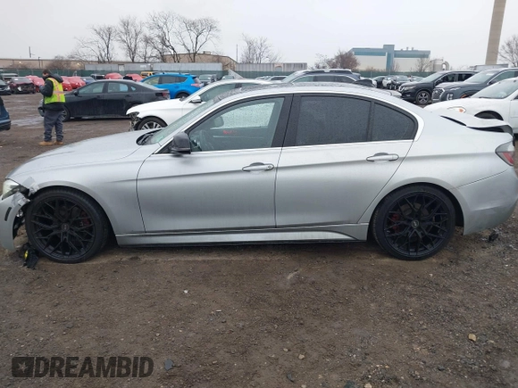 2018 BMW 3 Series 330i xDrive with VIN WBA8D9C55JA607605, listed as a IAAI auction lot 41682994 with 79,285 mi miles and . Bid and sale history available at DreamBid. Image 14.
