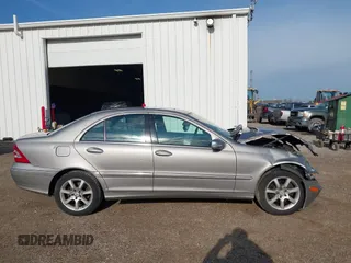 2007 Mercedes-Benz C z VIN WDBRF87H97F851056, wystawiony jako IAAI lot #42084412 z przebiegiem 1 173 665 mil mil oraz . Historia ofert i sprzedaży dostępna na DreamBid. Obrazek 13.