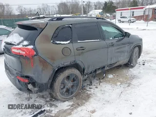 2017 Jeep Cherokee Limited z VIN 1C4PJMDB7HW530649, wystawiony jako IAAI lot #41365083 z przebiegiem 81 570 mil mil oraz . Historia ofert i sprzedaży dostępna na DreamBid. Obrazek 4.