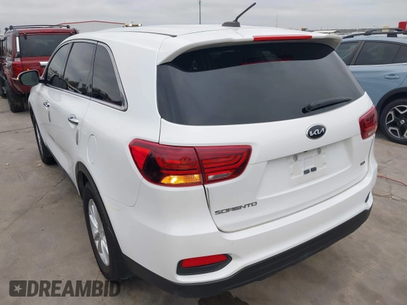 2019 Kia Sorento L with VIN 5XYPG4A38KG555012, listed as a IAAI auction lot 41772285 with 111,685 mi miles. Bid and sale history available at carsss.com. Image 3.