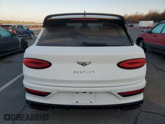 2022 Bentley Bentayga V8 z VIN SJAAM2ZV6NC039590, wystawiony jako Copart lot #85567404 z przebiegiem Nie podano mil oraz Szkoda całkowita • Salvage title. Historia ofert i sprzedaży dostępna na DreamBid. Obrazek 6.