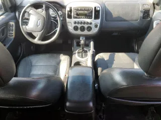 2007 Ford Escape Limited with VIN 1FMYU94147KA97549, listed as a Copart auction lot 55021385 with 231,533 mi miles and Salvage title. Bid and sale history available at DreamBid. Image 8.