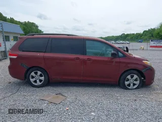 2011 Toyota Sienna LE AAS with VIN 5TDKK3DC2BS003748, listed as a IAAI auction lot 42142090 with 246,737 mi miles. Bid and sale history available at carsss.com. Image 13.