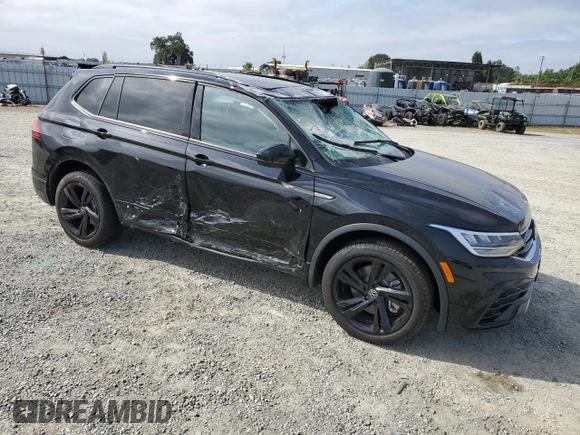2024 Volkswagen Tiguan SE R-Line Black z VIN 3VVCB7AX8RM072281, wystawiony jako Copart lot #54356745 z przebiegiem 10 562 mil mil oraz Szkoda całkowita • Salvage title. Historia ofert i sprzedaży dostępna na DreamBid. Obrazek 4.