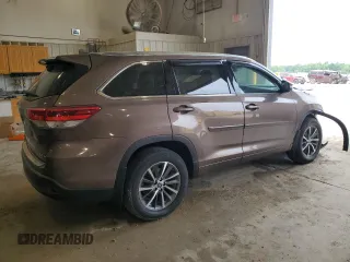 2018 Toyota Highlander SE с VIN 5TDJZRFHXJS872020, выставлен на аукционе Copart как лот 57116995 с пробегом 100 505 миль миль и Списание • Salvage title. История ставок и продаж доступна на DreamBid. Изображение 3.