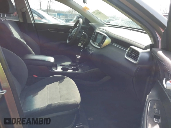 2019 Kia Sorento LX with VIN 5XYPG4A33KG476458, listed as a IAAI auction lot 41822014 with 103,501 mi miles. Bid and sale history available at carsss.com. Image 5.