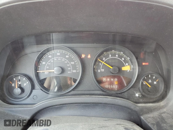 2015 Jeep Patriot Altitude z VIN 1C4NJRBB2FD135164, wystawiony jako Copart lot #56662475 z przebiegiem 186 663 mil mil oraz Szkoda całkowita • Salvage title. Historia ofert i sprzedaży dostępna na DreamBid. Obrazek 9.