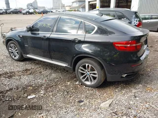 2013 BMW X6 xDrive50i z VIN 5UXFG8C56DL591241, wystawiony jako IAAI lot #42176792 z przebiegiem 142 973 mil mil oraz . Historia ofert i sprzedaży dostępna na DreamBid. Obrazek 3.