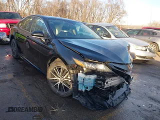 2023 Toyota Camry SE z VIN 4T1G11AK7PU146542, wystawiony jako IAAI lot #41395418 z przebiegiem 32 634 mil mil oraz . Historia ofert i sprzedaży dostępna na DreamBid. Obrazek 1.
