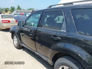2011 Ford Escape XLT с VIN 1FMCU9DG4BKA98868, выставлен на аукционе IAAI как лот 42580210 с пробегом Не указан миль и . История ставок и продаж доступна на DreamBid. Изображение 14.