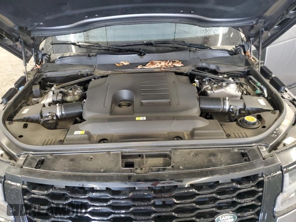 2022 Land Rover Range Rover Westminster with VIN SALGS2RU8NA465582, listed as a Copart auction lot 54510795 with 57,055 mi miles and Salvage title. Bid and sale history available at DreamBid. Image 12.