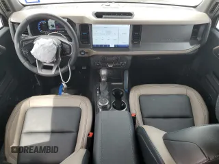2024 Ford Bronco Wildtrak z VIN 1FMEE2BPXRLB03494, wystawiony jako Copart lot #53852225 z przebiegiem 5 166 mil mil oraz Szkoda całkowita • Salvage title. Historia ofert i sprzedaży dostępna na DreamBid. Obrazek 8.