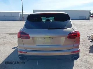 2016 Porsche Cayenne z VIN WP1AA2A2XGKA15096, wystawiony jako IAAI lot #41868566 z przebiegiem 93 640 mil mil oraz . Historia ofert i sprzedaży dostępna na DreamBid. Obrazek 17.