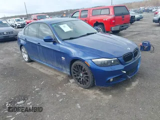 2010 BMW 3 Series 328i xDrive z VIN WBAPK7C55AA460241, wystawiony jako IAAI lot #41903403 z przebiegiem 166 071 mil mil oraz . Historia ofert i sprzedaży dostępna na DreamBid. Obrazek 1.