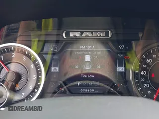 2019 Ram 1500 Laramie z VIN 1C6SRFJTXKN652650, wystawiony jako IAAI lot #42553987 z przebiegiem 78 609 mil mil oraz . Historia ofert i sprzedaży dostępna na DreamBid. Obrazek 15.