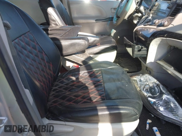 2014 Toyota Sienna L with VIN 5TDZK3DC8ES476153, listed as a IAAI auction lot 41462668 with 999,999 mi miles. Bid and sale history available at carsss.com. Image 5.